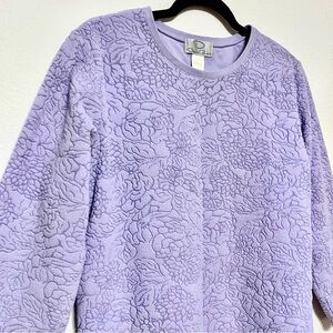 Oscar De La Renta pullover lavender floral long sleeve shirt. Size M.